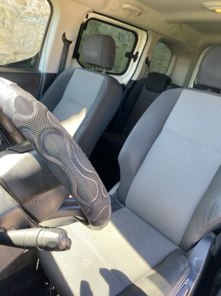 Furgoneta Citroen Berlingo muy bien conservada