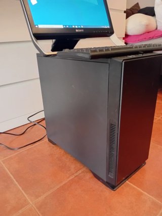 Computer desktop MSI nero
