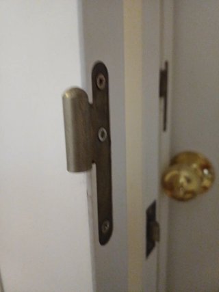 Puerta blanca con cristal espejo