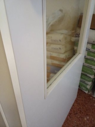 Puerta blanca con cristal espejo