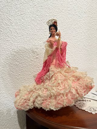 Muñeca antigua flamenca