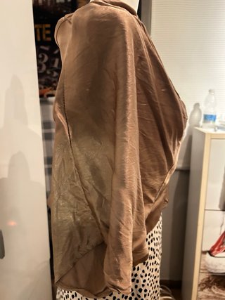 Blusa dorada drapeada