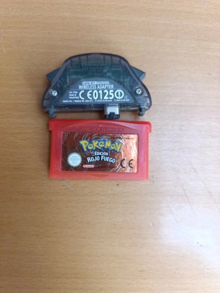 Pokémon Rojo Fuego + Adaptador Inalámbrico GBA