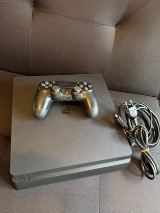 Consola PS4 Slim 12.00 + Mando y Cables