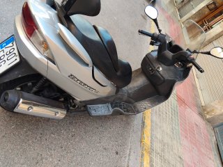 Suzuki Burgman 125 Maxi Scooter Plata