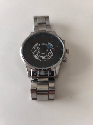 Reloj de pulsera plateado