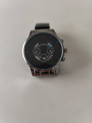 Reloj de pulsera plateado