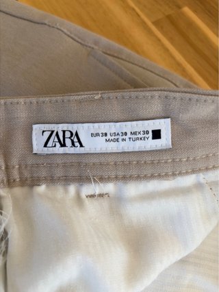 Pantalón beige hombre Zara