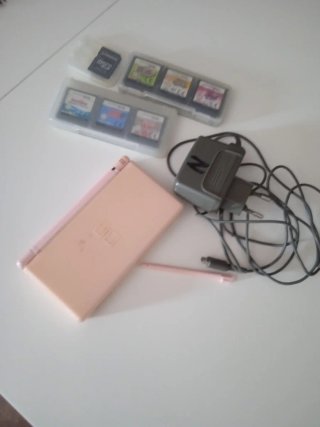 Lote Nintendo DS Lite Rosa + Accesorios