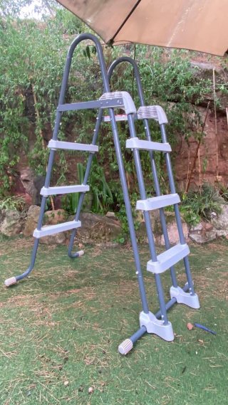 Escalera Piscina Intex 91-107 cm