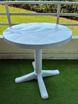Mesa redonda terraza blanca de plástico