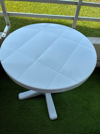 Mesa redonda terraza blanca de plástico