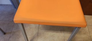 Mesa , 4 Sillas y 2 bancos Cocina