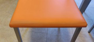 Mesa , 4 Sillas y 2 bancos Cocina