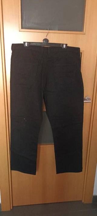 Pantalón negro hombre