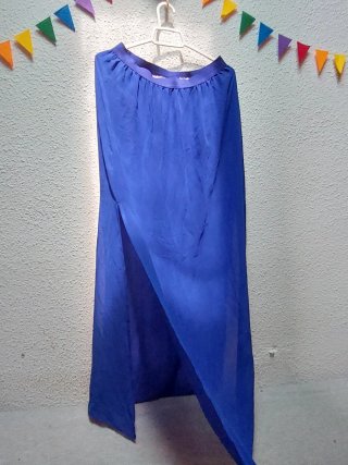 Falda larga azul eléctrico con vuelo