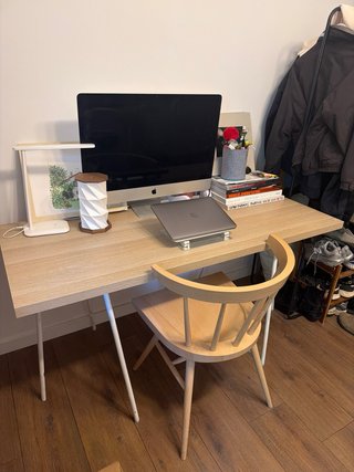 Mesa de madera y metal