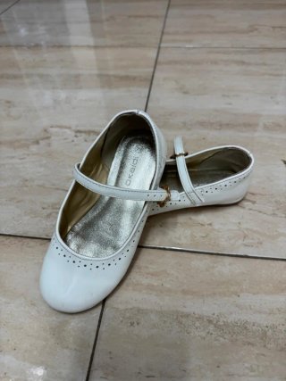Zapatos niña blancos Okaïdi número 29