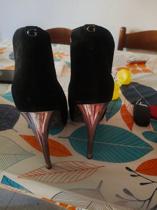 Scarpe con tacco Guess nere peep toe