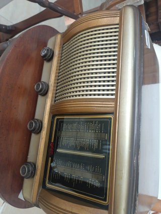 Radio Celedonio Marrón y Dorado