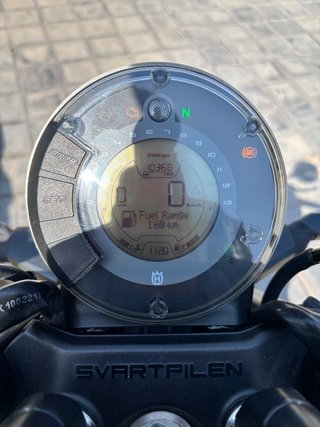Husqvarna Svartpilen 401 Negra