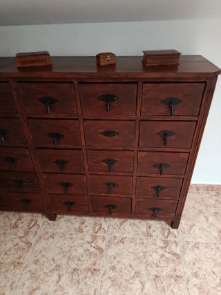Mueble madera maciza cajones antiguo