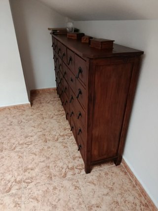 Mueble madera maciza cajones antiguo