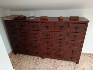 Mueble madera maciza cajones antiguo