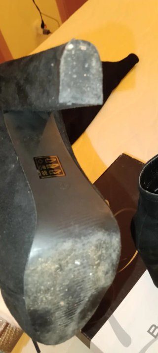 Botines negros con cordones y tacón