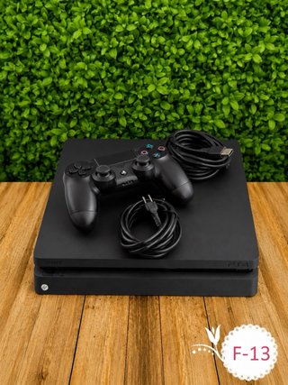 PS4 Slim + controller originale + cavo HDMI e porta