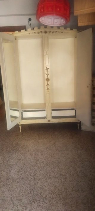 Armario y cómoda madera blanco y oro