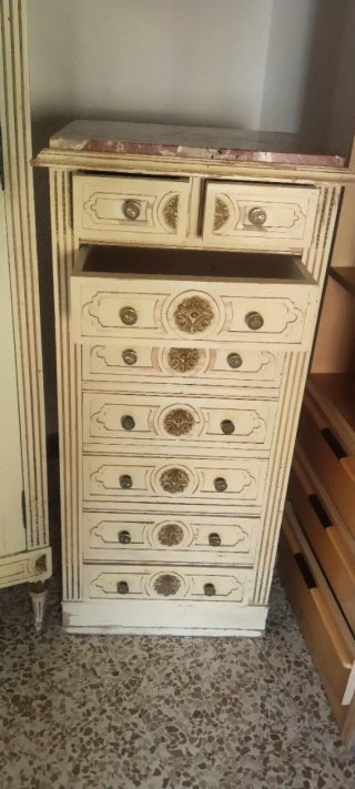 Armario y cómoda madera blanco y oro