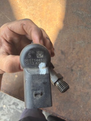 Inyector Peugeot 407 9657144580