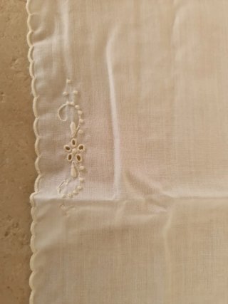 Tela para confeccionar blusa bordada