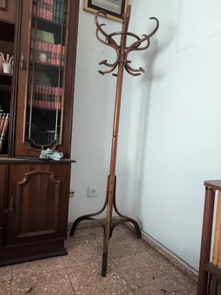 Perchero de madera estilo Thonet (1'90m alto)