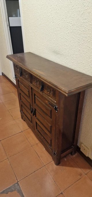 Muebles artesanales de madera diversos