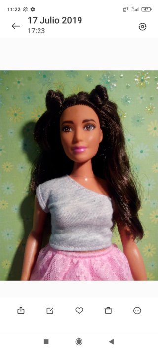 Barbie Fashionista Curvy