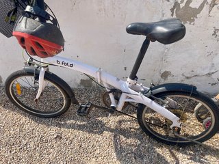 Bicicleta plegable blanca b-fold
