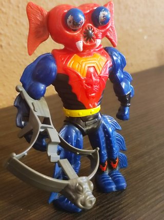 MANTENNA. MOTU. CON ARMA. VINTAGE 80´S
