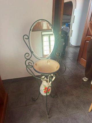 Tocador antiguo / Palanganero
