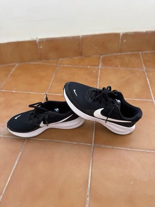 Nike Revolution 8 Negro Blanco