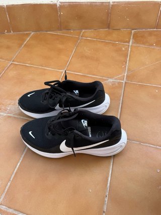 Nike Revolution 8 Negro Blanco