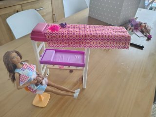 Barbie Muñeca con Muebles Dormitorio