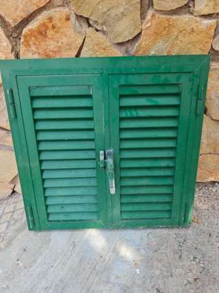 Persianas verdes de aluminio