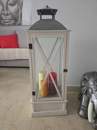 Farol decorativo de madera y cristal
