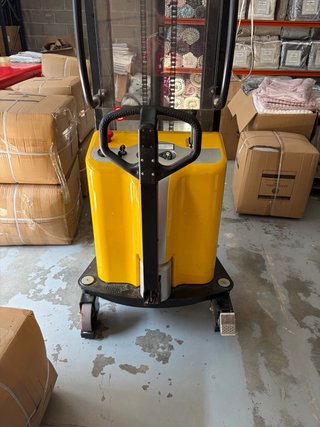 Apilador eléctrico tracción manual