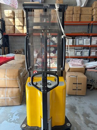 Apilador eléctrico tracción manual
