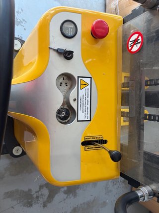 Apilador eléctrico tracción manual