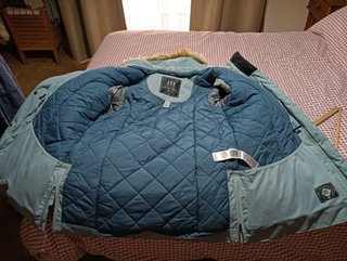 Parka impermeable azul con capucha