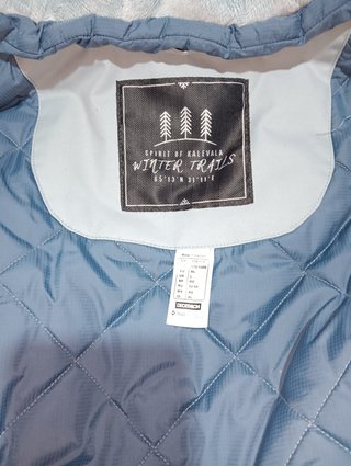 Parka impermeable azul con capucha